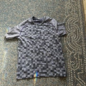 Men’s Lululemon training shirt